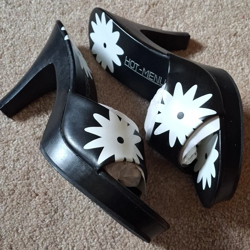 HOT-MENU Black and White Floral Women's Heels - Picture 3 of 9